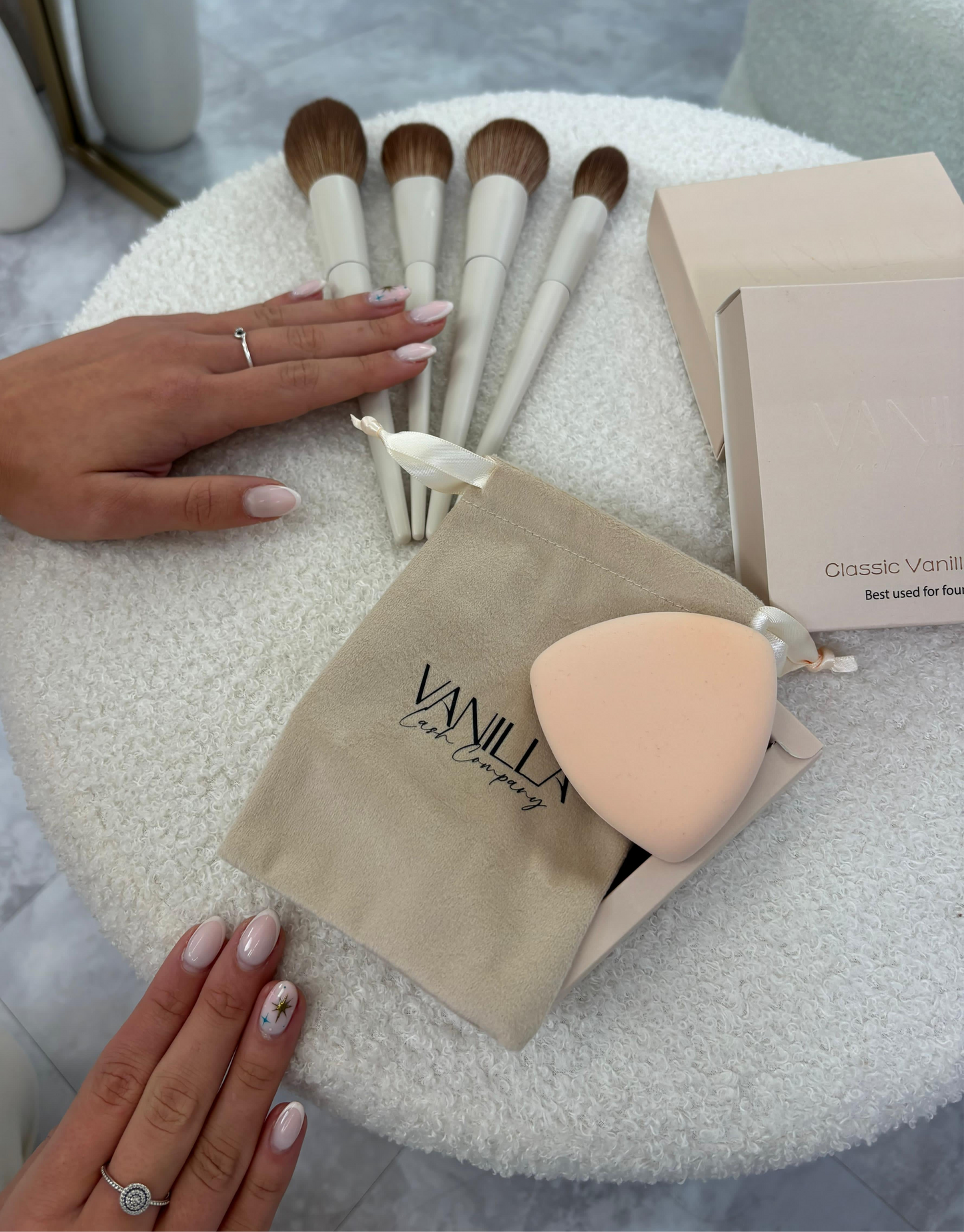 Vanilla X Beilli 17 Pcs Make up Brush,Sponge And Puff Set